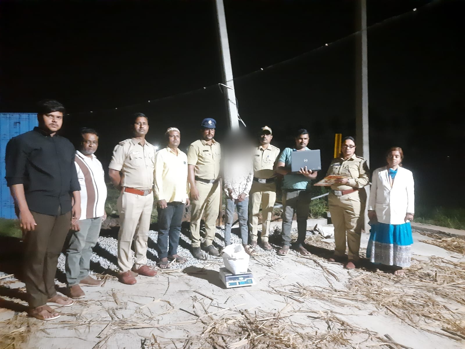 You are currently viewing ಹೊಸಪೇಟೆ ಗ್ರಾಮೀಣ ಠಾಣೆ  ಪೊಲೀಸರ ಕಾರ್ಯಚಾರಣೆ, ಗಾಂಜಾ ಮಾರಾಟ ಮಾಡುತ್ತಿದ್ದ ವ್ಯಕ್ತಿಯನ್ನು ಬಂದನ,